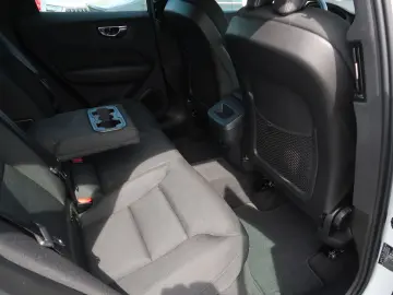 VOLVO XC60 2.0 B4 Momentum Pro Navi LED Kamera DAB