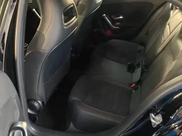 MERCEDES-BENZ A 180 AMG Line 7G Tronic Navi DAB KeyGo MBUX