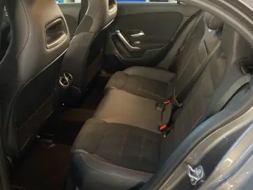 MERCEDES-BENZ A 180 AMG Line 7G Tronic Navi DAB KeyGo MBUX