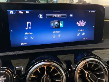 MERCEDES-BENZ A 180 AMG Line 7G Tronic Navi DAB KeyGo MBUX