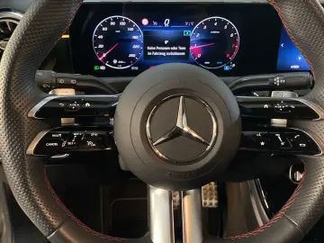 MERCEDES-BENZ A 180 AMG Line 7G Tronic Navi DAB KeyGo MBUX