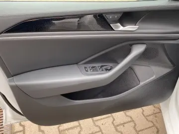 VW Passat Variant 1.5 eTSI MHEV DSG Massage KeyGo N