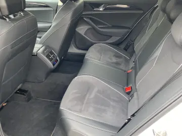 VW Passat Variant 1.5 eTSI MHEV DSG Massage KeyGo N