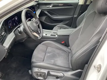 VW Passat Variant 1.5 eTSI MHEV DSG Massage KeyGo N