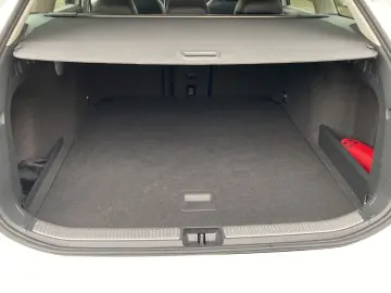 VW Passat Variant 1.5 eTSI MHEV DSG Massage KeyGo N