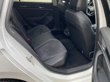 VW Passat Variant 1.5 eTSI MHEV DSG Massage KeyGo N