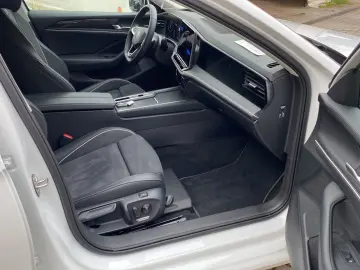 VW Passat Variant 1.5 eTSI MHEV DSG Massage KeyGo N