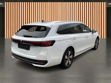 VW Passat Variant 1.5 eTSI MHEV DSG Massage KeyGo N