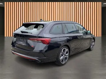 SKODA Octavia Combi 2.0 TSI DSG RS Navi HeadUp Pano