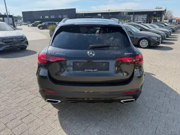 MERCEDES-BENZ GLC 400e AMG Pano AHK DISTR Burm3D