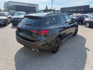 MERCEDES-BENZ GLC 400e AMG Pano AHK DISTR Burm3D
