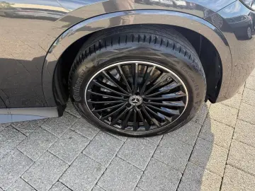 MERCEDES-BENZ GLC 400e AMG Pano AHK DISTR Burm3D