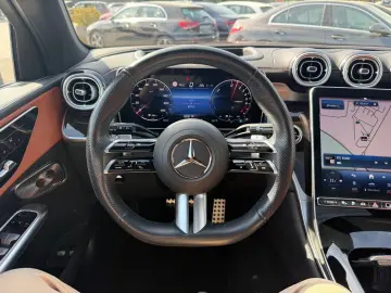 MERCEDES-BENZ GLC 400e AMG Pano AHK DISTR Burm3D