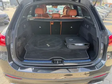 MERCEDES-BENZ GLC 400e AMG Pano AHK DISTR Burm3D