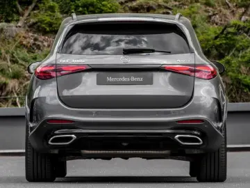 MERCEDES-BENZ GLC 300 e 4M AMG-Sport Pano AHK Burm 360