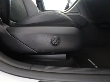 MERCEDES-BENZ GLC 400 e 4M AMG Night Pano AHK HUD Burmester