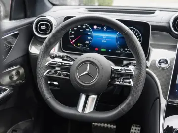 MERCEDES-BENZ GLC 400 e 4M AMG Night Panorama Distronic AHK