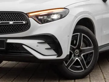 MERCEDES-BENZ GLC 300 e 4M Coupé AMG Digital Pano Burm3D