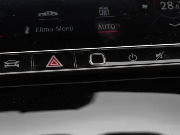 MERCEDES-BENZ GLC 300 e 4M Coupé AMG Digital Pano Burm3D