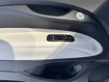 FIAT 500e LaPrima Kamera PDC Klimaautom.