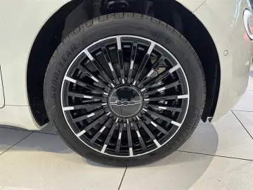 FIAT 500e LaPrima Kamera PDC Klimaautom.