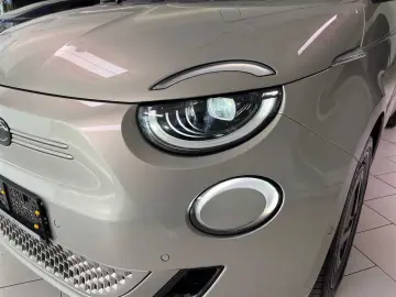 FIAT 500e 118PS  Giorgio Armani  Leder Navi