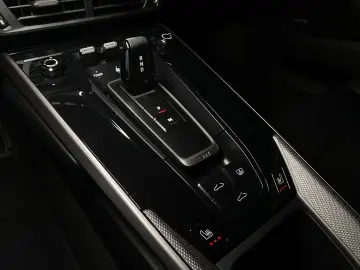 PORSCHE 992 (911) Carrera   BOSE   Sportabgas   Privacy