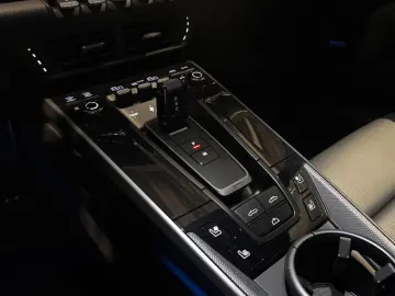 PORSCHE 992 (911) Carrera Cabrio   Sportabgas   BOSE