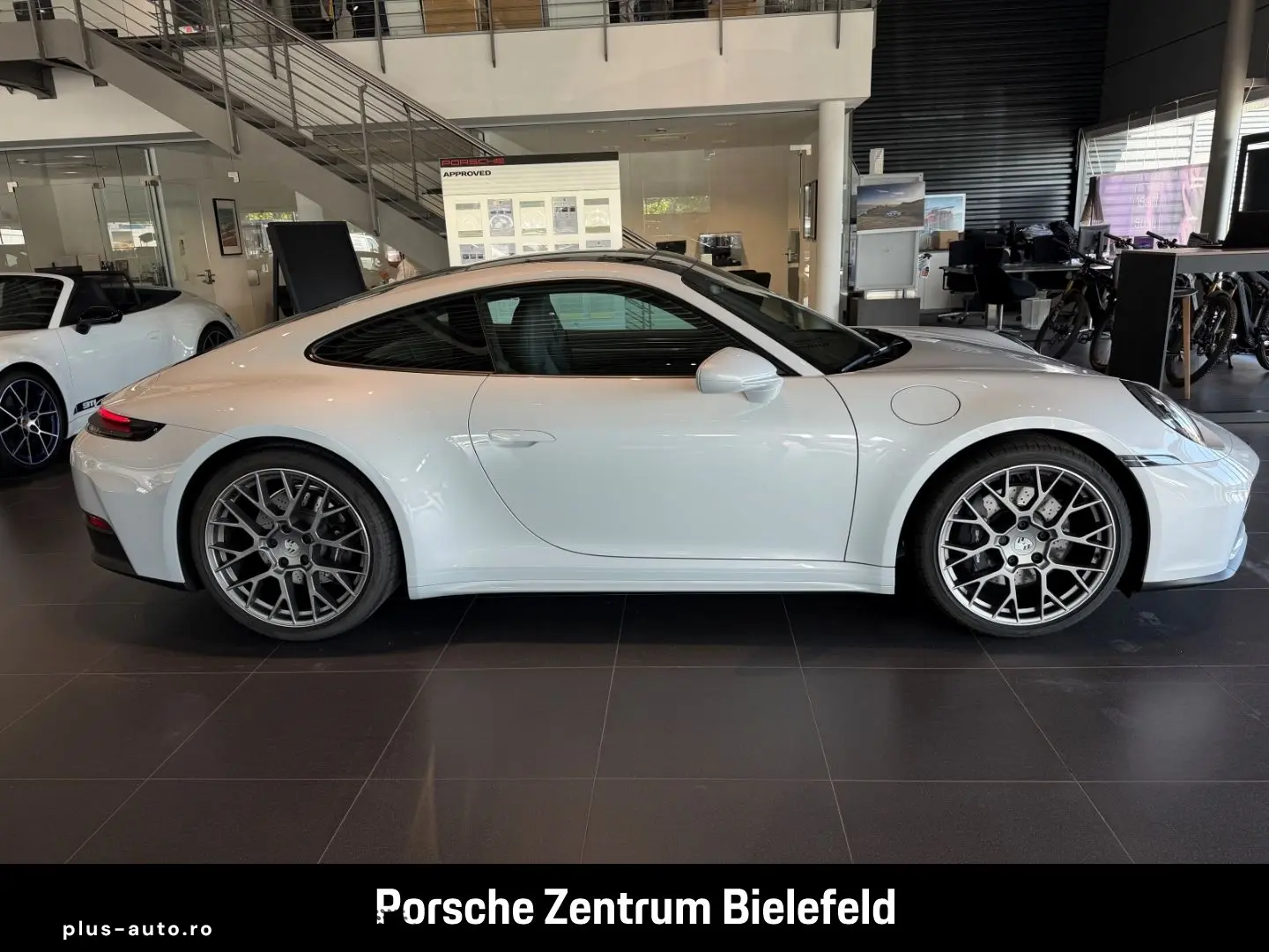 PORSCHE 992 911 Carrera Sportabgas BOSE Sitzbelüftung