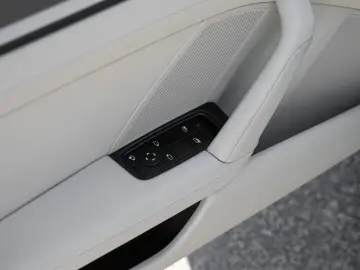 PORSCHE 992 992-2 911 Carrera SportDesign Paket eSD BOSE