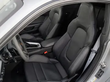 PORSCHE 992.2 Carrera GTS T-Hybrid  1 Hd. 4.800Km