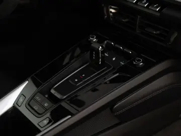 PORSCHE 992.2 Carrera GTS T-Hybrid  1 Hd. 4.800Km