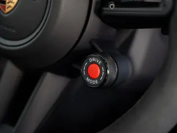 PORSCHE 992.2 Carrera GTS T-Hybrid  1 Hd. 4.800Km