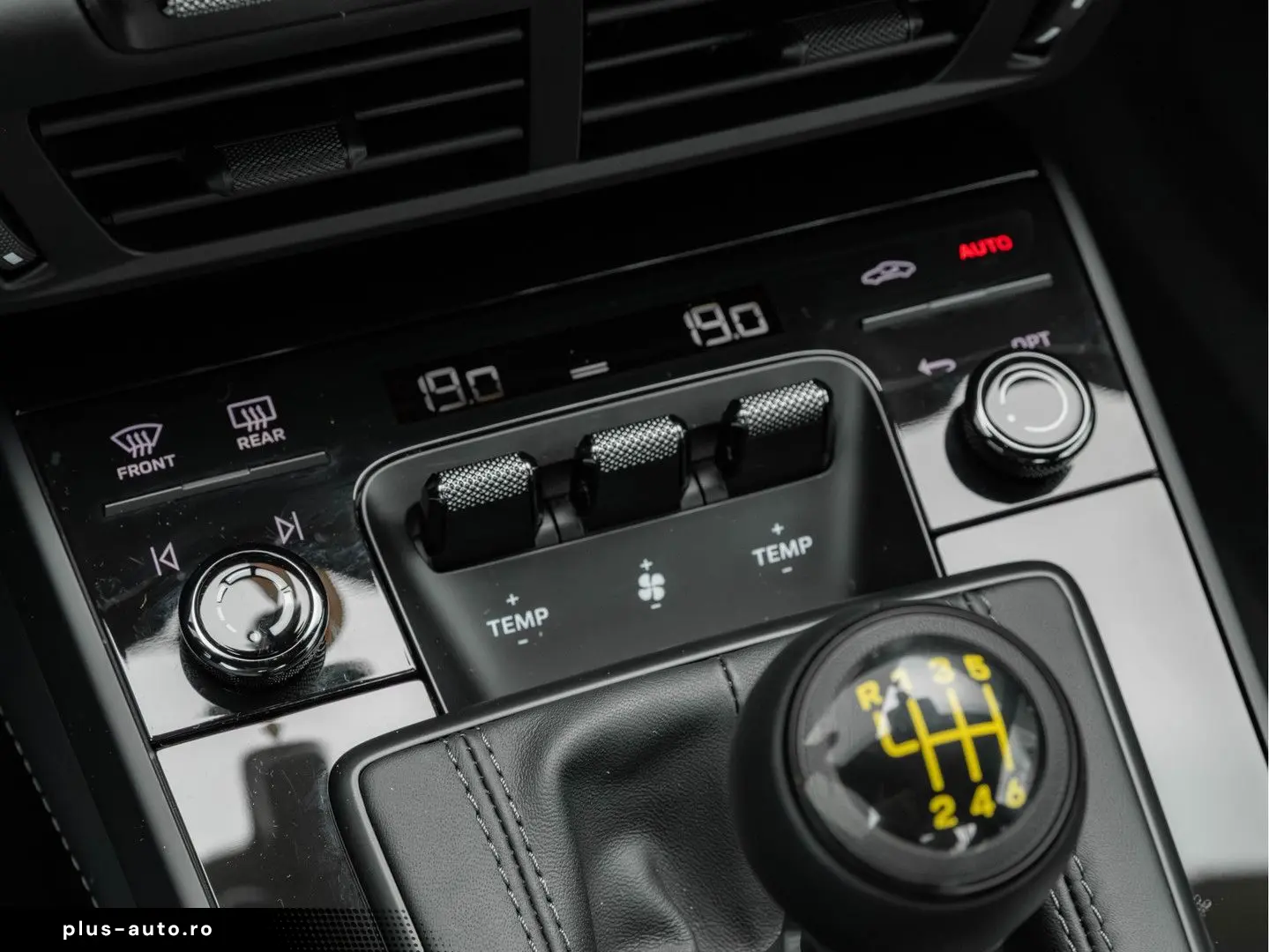 PORSCHE 992 4.0 GT3 Touring - 992.2 - Manual