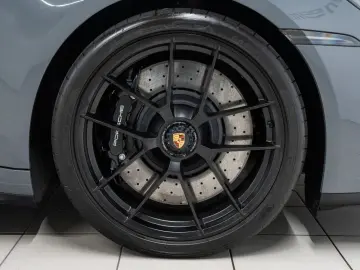 PORSCHE 992 Targa 4 GTS
