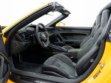PORSCHE 992 Targa 4 GTS