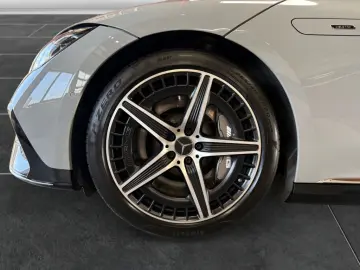 MERCEDES-BENZ EQE 43 AMG 4M DISTR 360  MEMO BURM KEYL HUD