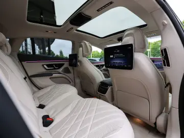 MERCEDES-BENZ EQS 580 4M AMG Sport Premium  Hyperscr…