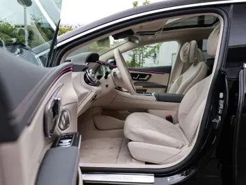MERCEDES-BENZ EQS 580 4M AMG Sport Premium  Hyperscr…