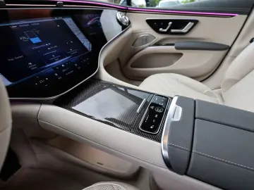 MERCEDES-BENZ EQS 580 4M AMG Sport Premium  Hyperscr…