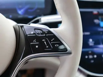 MERCEDES-BENZ EQS 580 4M AMG Sport Premium  Hyperscr…