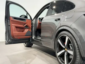 PORSCHE Cayenne Coupe Turbo E-Hybrid  SpAbg HD-LED 18W