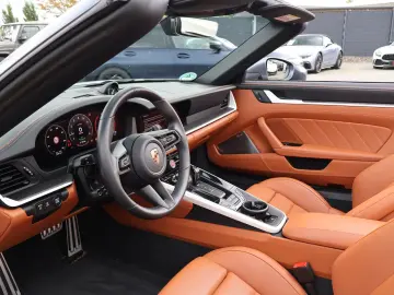 PORSCHE 992 Carrera 4 GTS cabriolet Lifting-ACC-NightVis