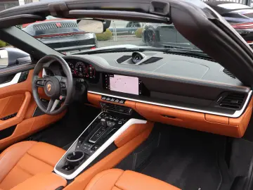 PORSCHE 992 Carrera 4 GTS cabriolet Lifting-ACC-NightVis