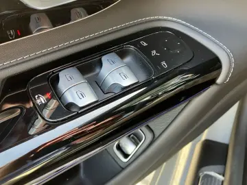 MERCEDES-BENZ SL 43 AMG Premium Distronic HA-Lenkung 20 Zoll