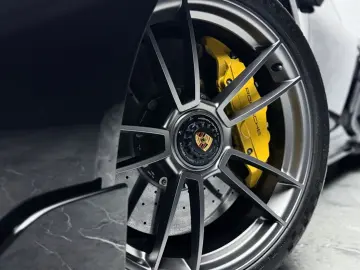 PORSCHE 992 Turbo S Leichtbau Carbon PCCB Burmester Lift
