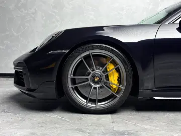 PORSCHE 992 Turbo S Leichtbau Carbon PCCB Burmester Lift