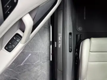 PORSCHE 992 Turbo S Leichtbau Carbon PCCB Burmester Lift