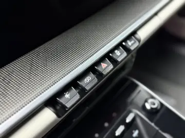 PORSCHE 992 Turbo S Leichtbau Carbon PCCB Burmester Lift