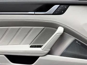 PORSCHE 992 Turbo S Leichtbau Carbon PCCB Burmester Lift